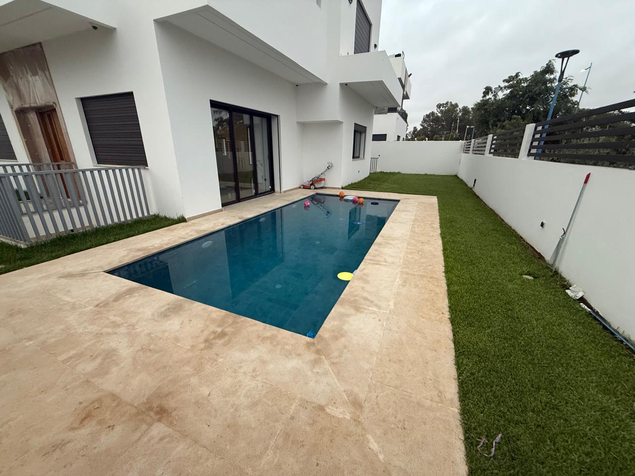 Villa moderne avec piscine